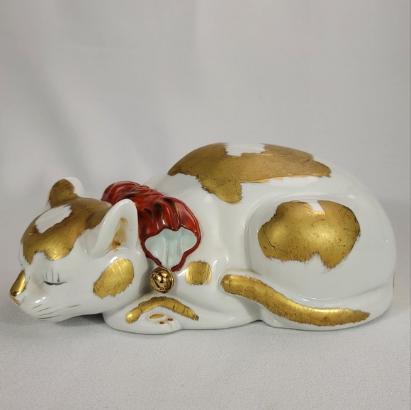 Japanese Porcelain Sleeping Cat Figure - Picture 6 of 13